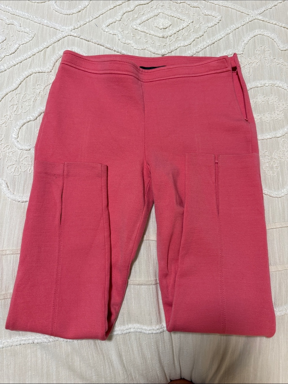 St. John Collection Coral Cargo-Style Stretch Leggings